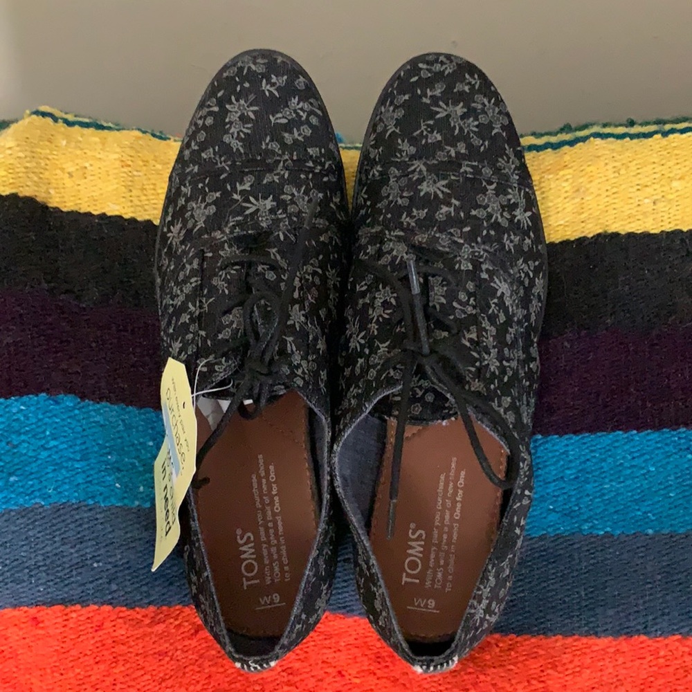Toms women’s Mocha Brogue size 9